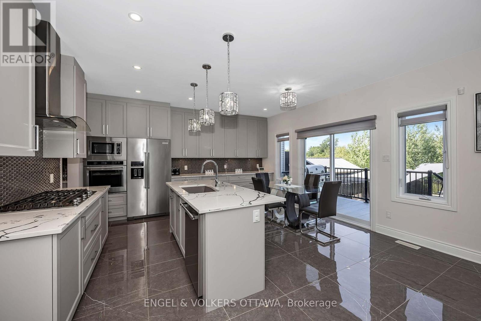 1082 DOCTEUR CORBEIL BOULEVARD - 13