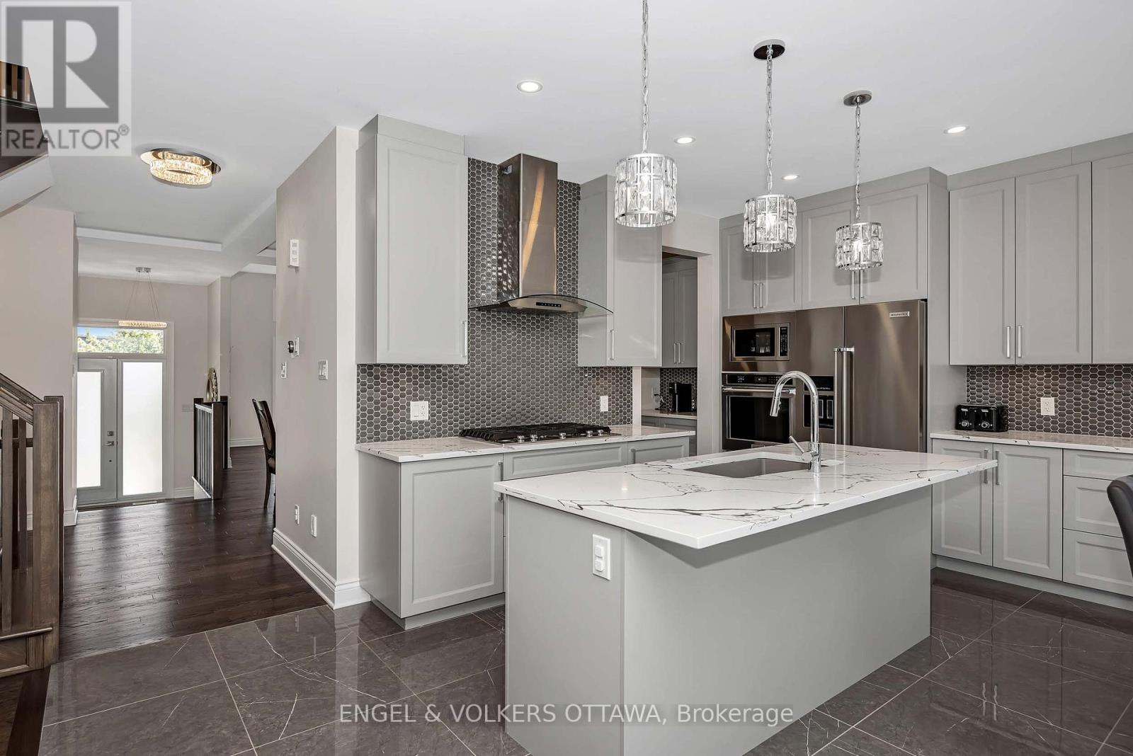 1082 DOCTEUR CORBEIL BOULEVARD - 14