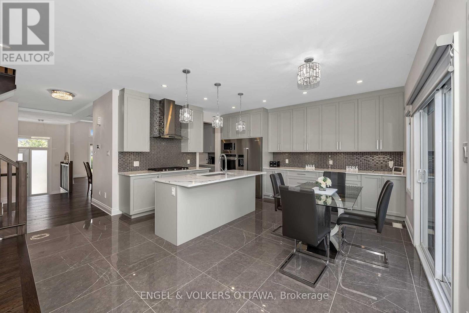 1082 DOCTEUR CORBEIL BOULEVARD - 15