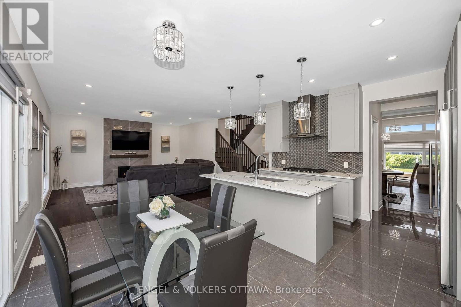 1082 DOCTEUR CORBEIL BOULEVARD - 16