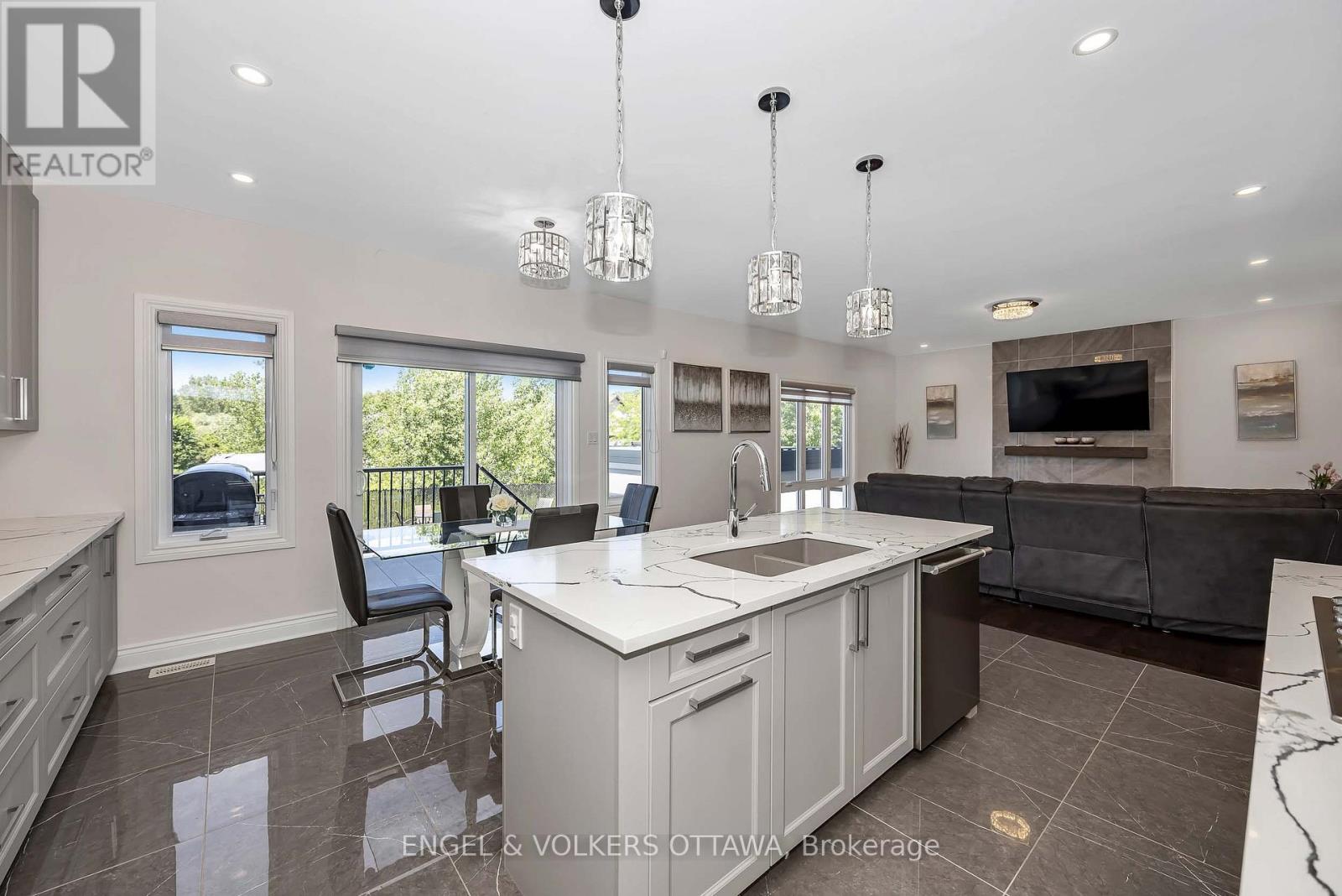 1082 DOCTEUR CORBEIL BOULEVARD - 17