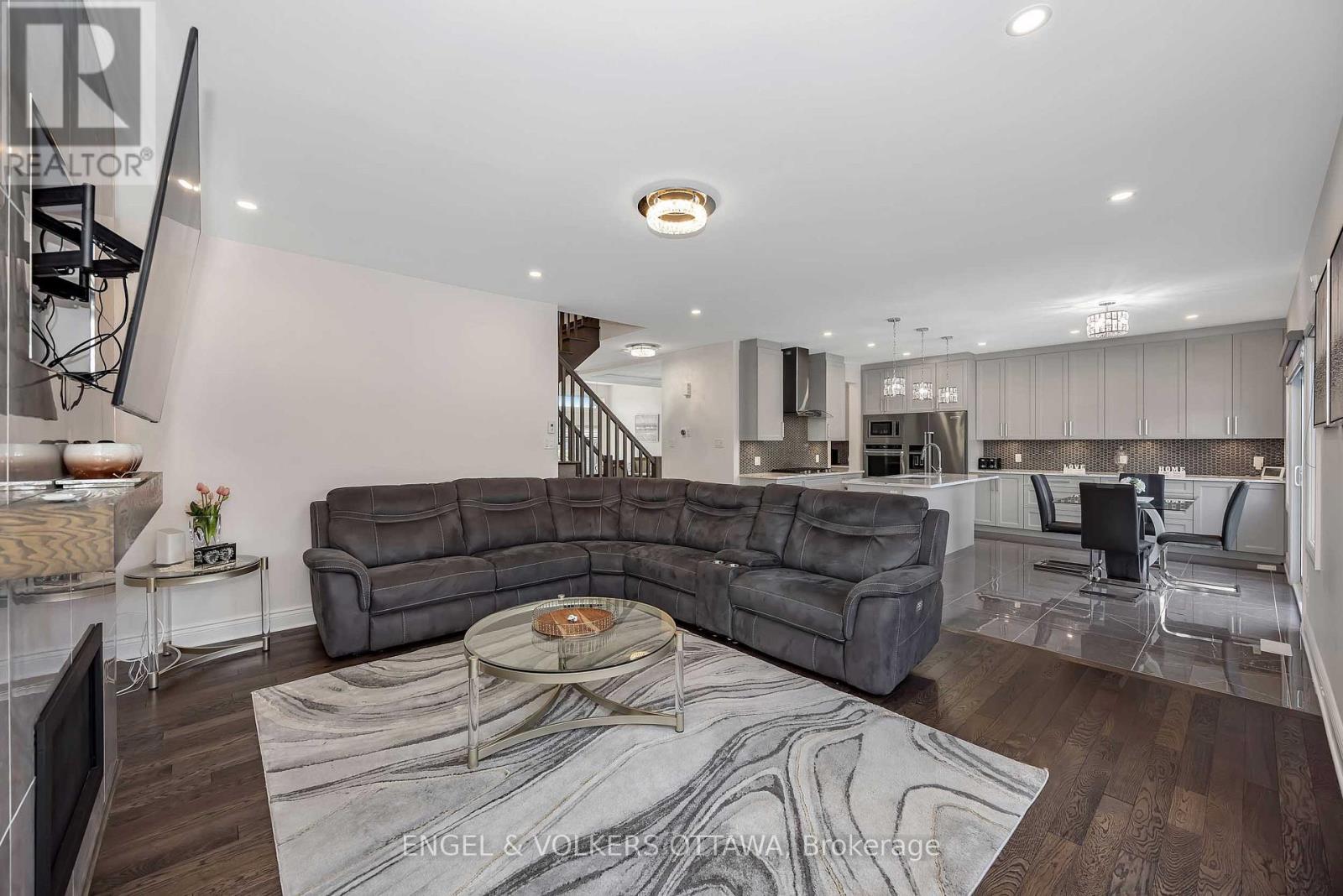 1082 DOCTEUR CORBEIL BOULEVARD - 19