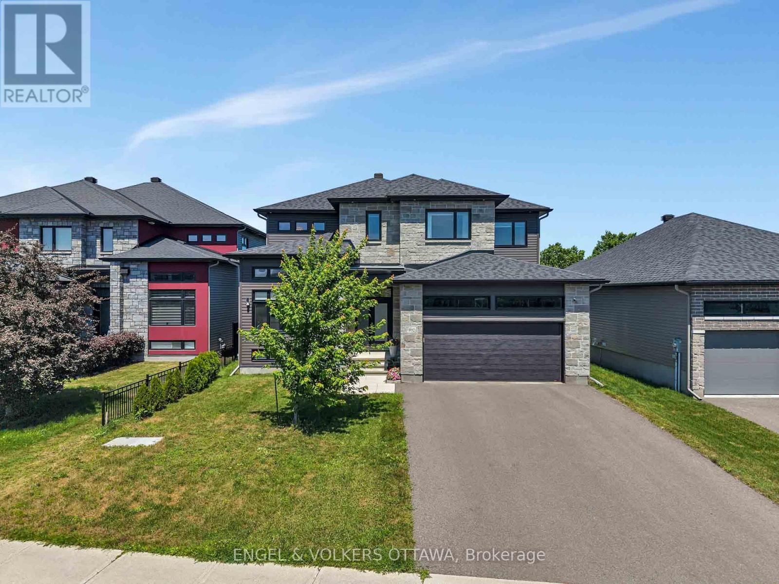 1082 DOCTEUR CORBEIL BOULEVARD - 2