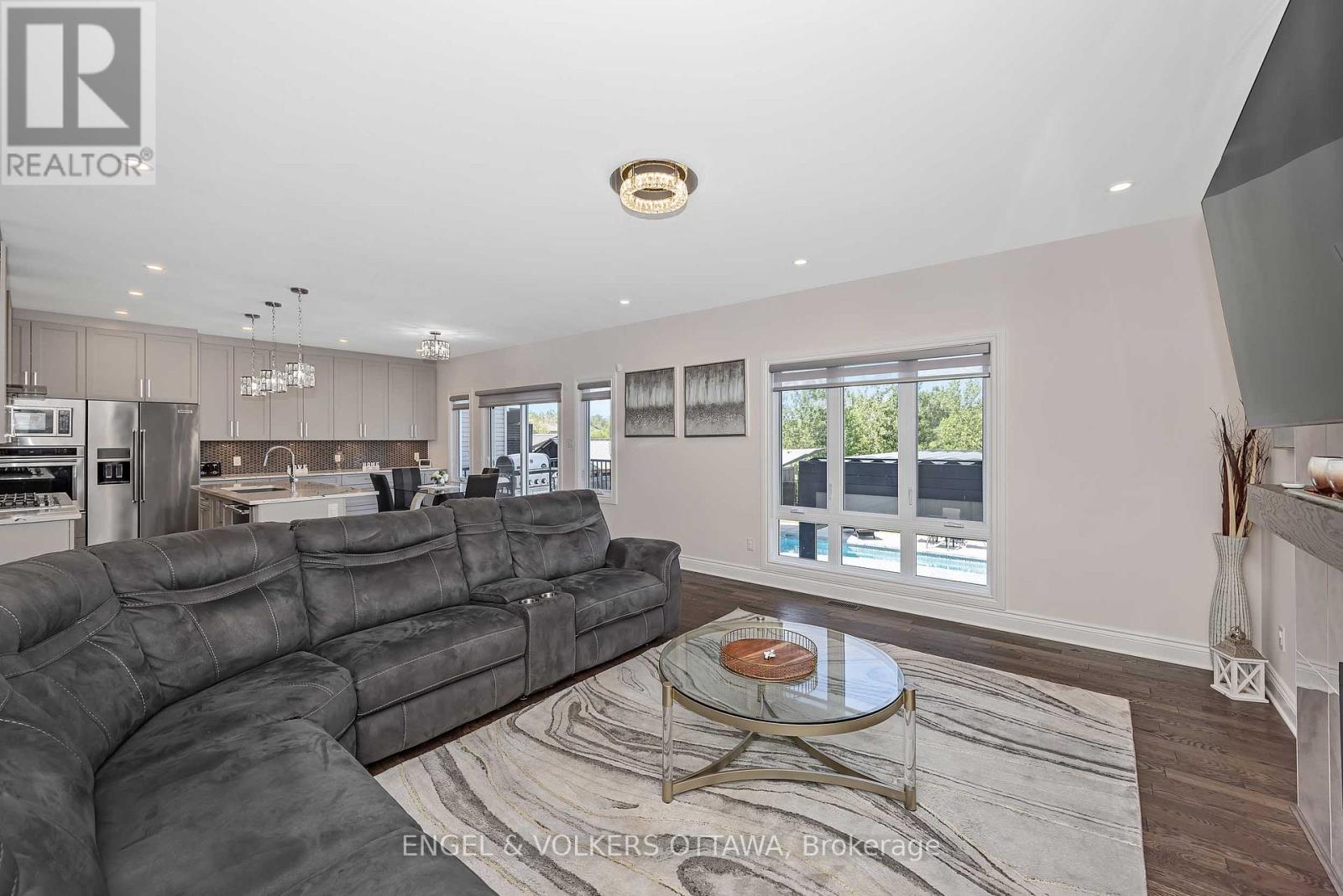 1082 DOCTEUR CORBEIL BOULEVARD - 20
