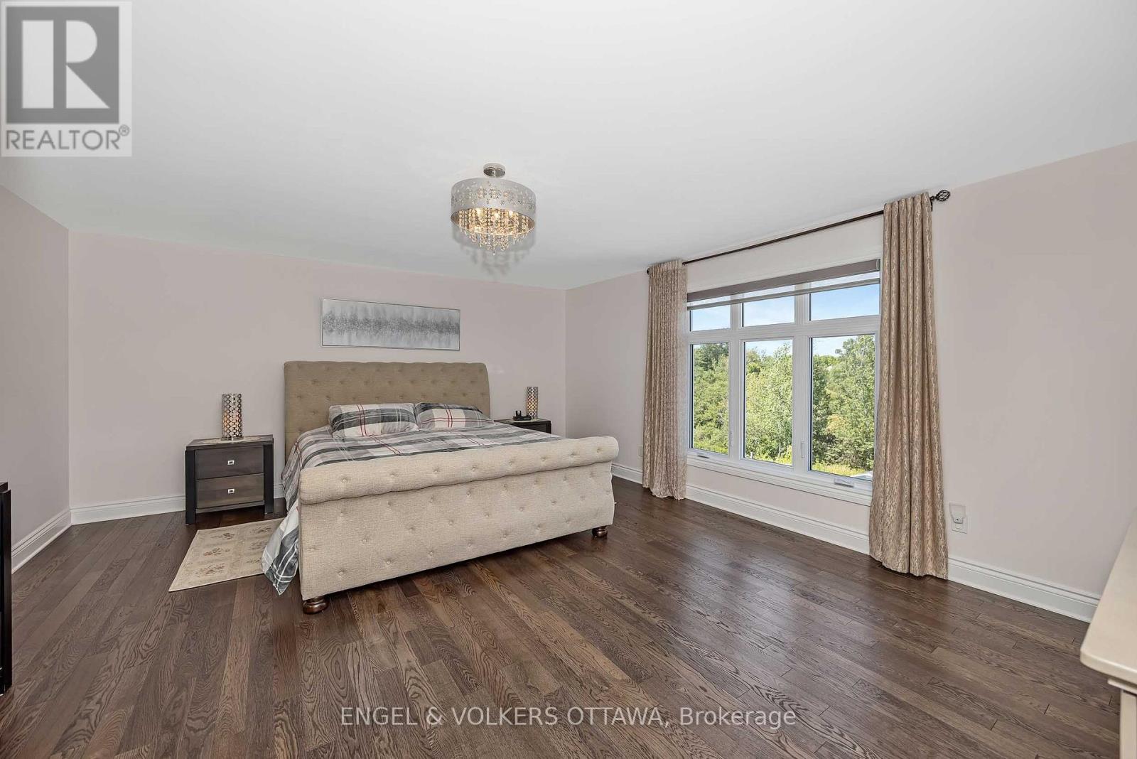 1082 DOCTEUR CORBEIL BOULEVARD - 22