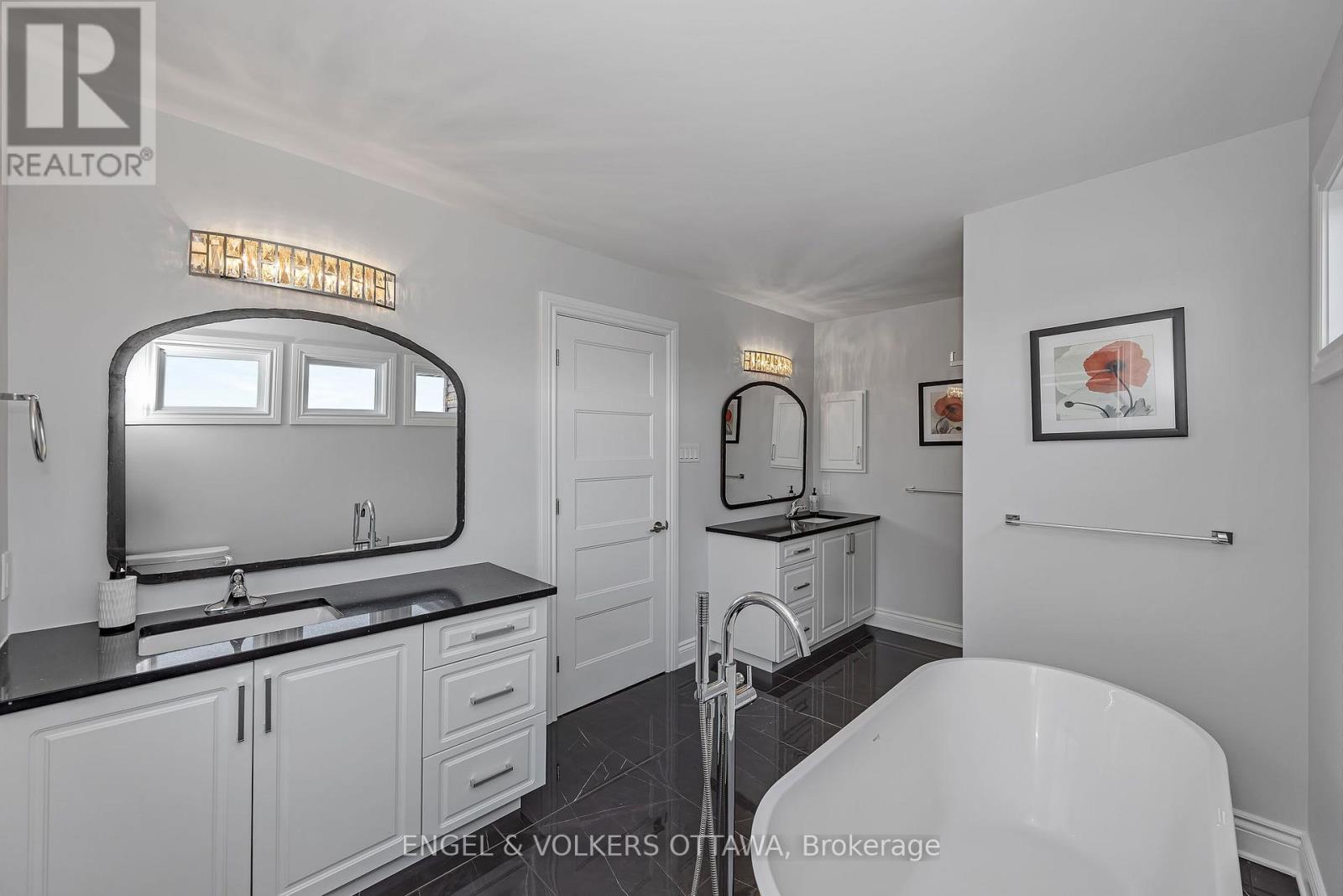 1082 DOCTEUR CORBEIL BOULEVARD - 23