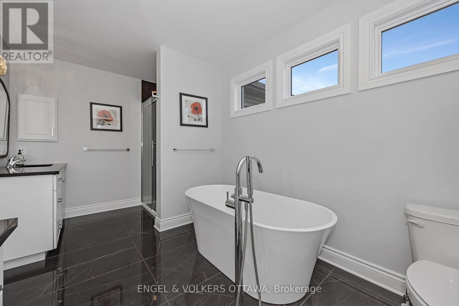 1082 DOCTEUR CORBEIL BOULEVARD - 24