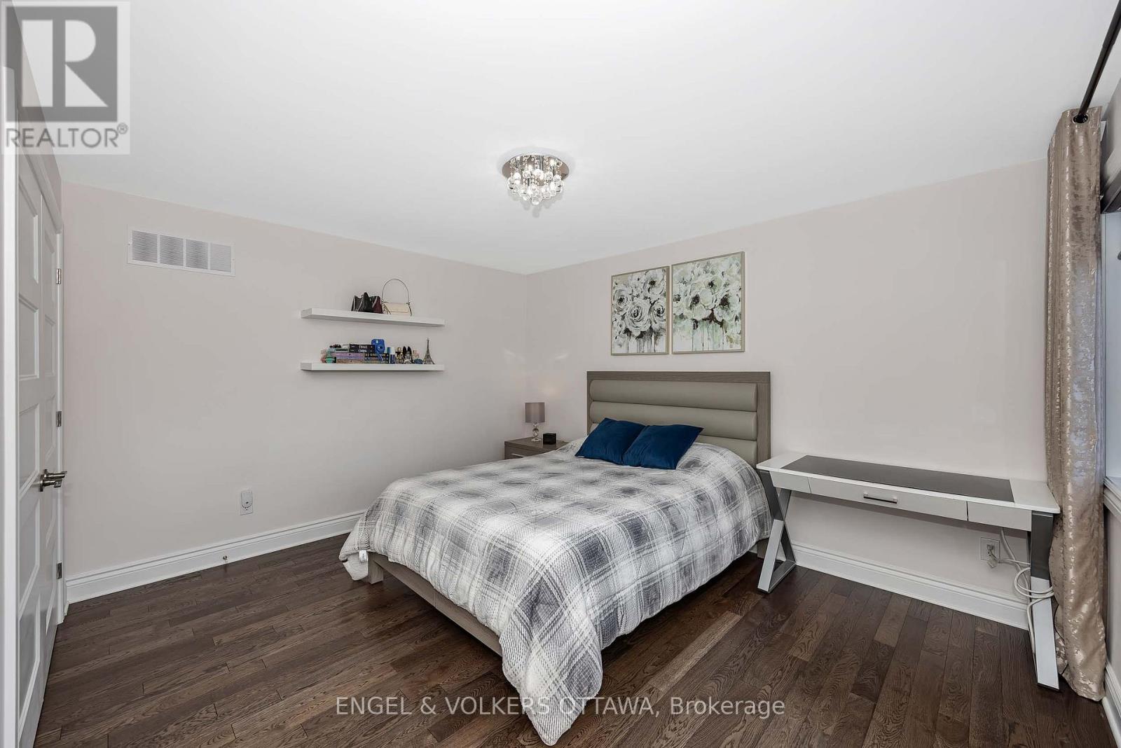 1082 DOCTEUR CORBEIL BOULEVARD - 26