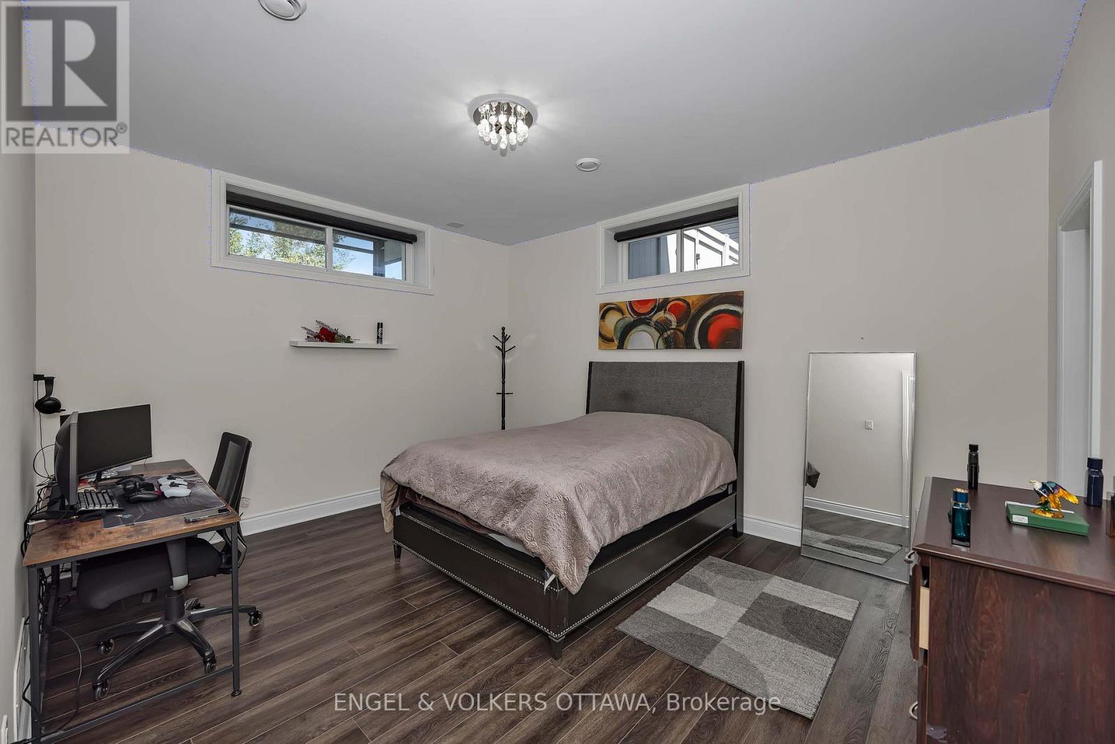 1082 DOCTEUR CORBEIL BOULEVARD - 33