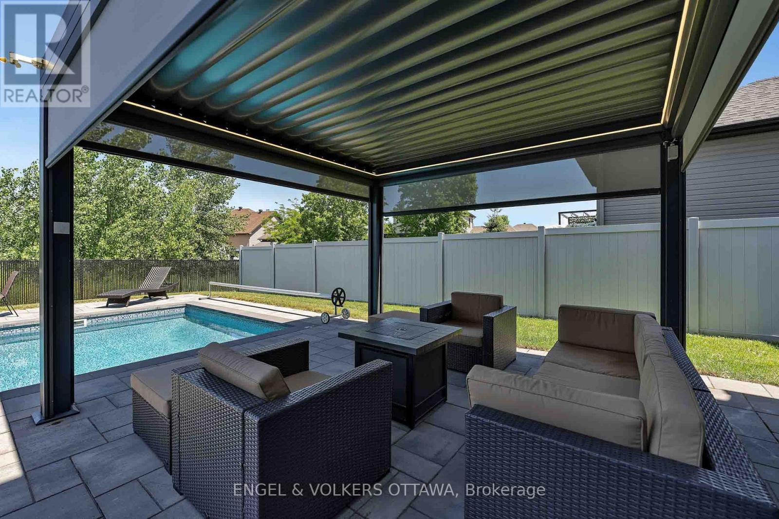 1082 DOCTEUR CORBEIL BOULEVARD - 37