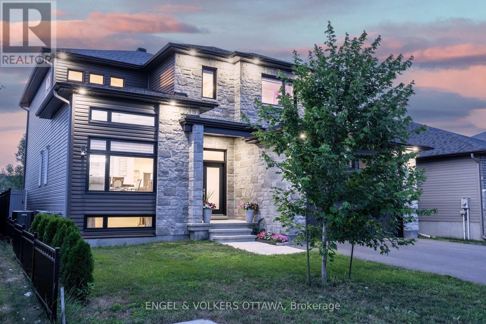 1082 DOCTEUR CORBEIL BOULEVARD - 4