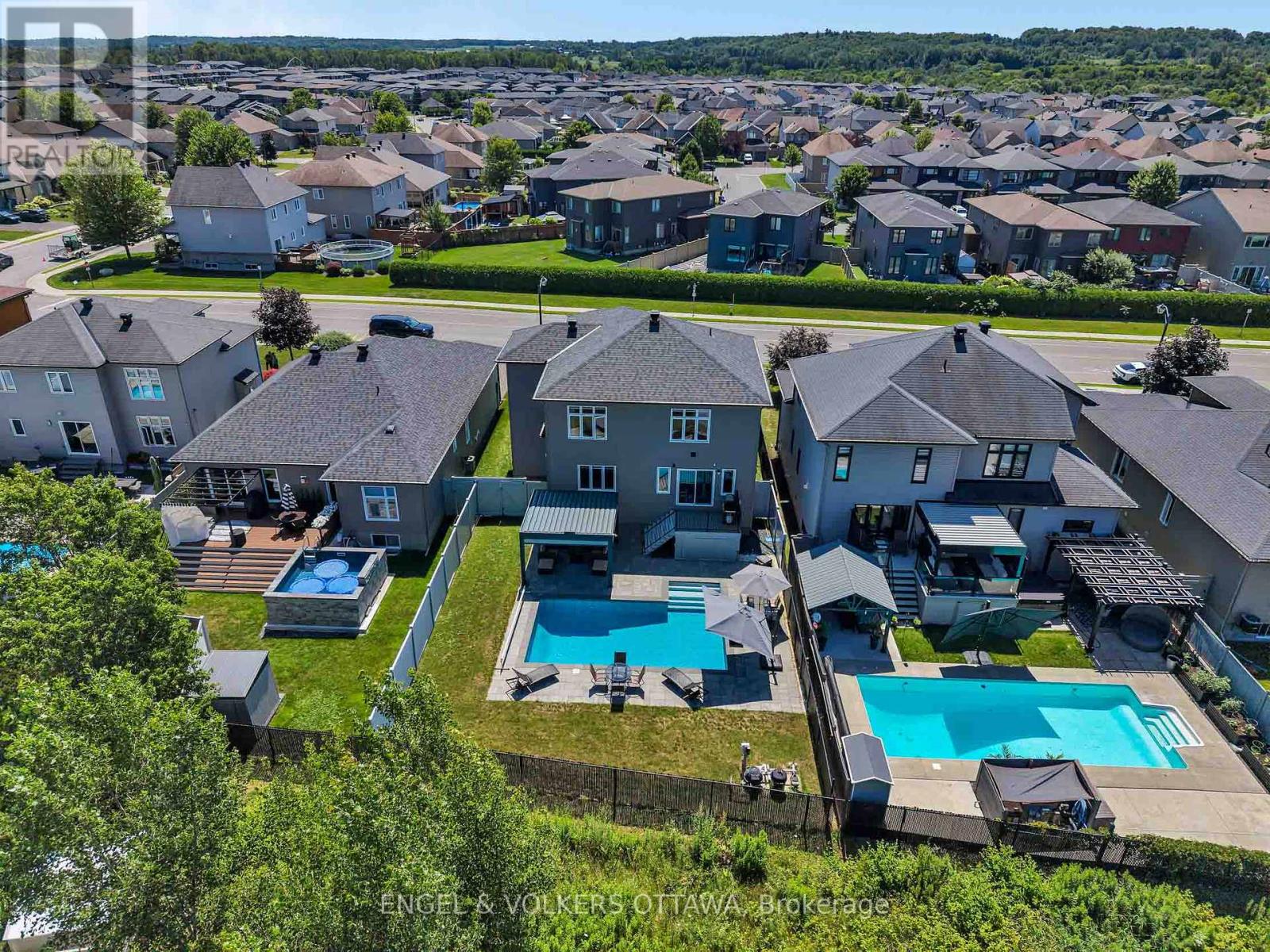 1082 DOCTEUR CORBEIL BOULEVARD - 46