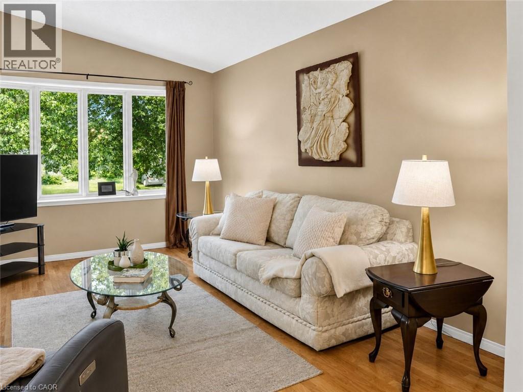 6 LANARK Crescent - 10