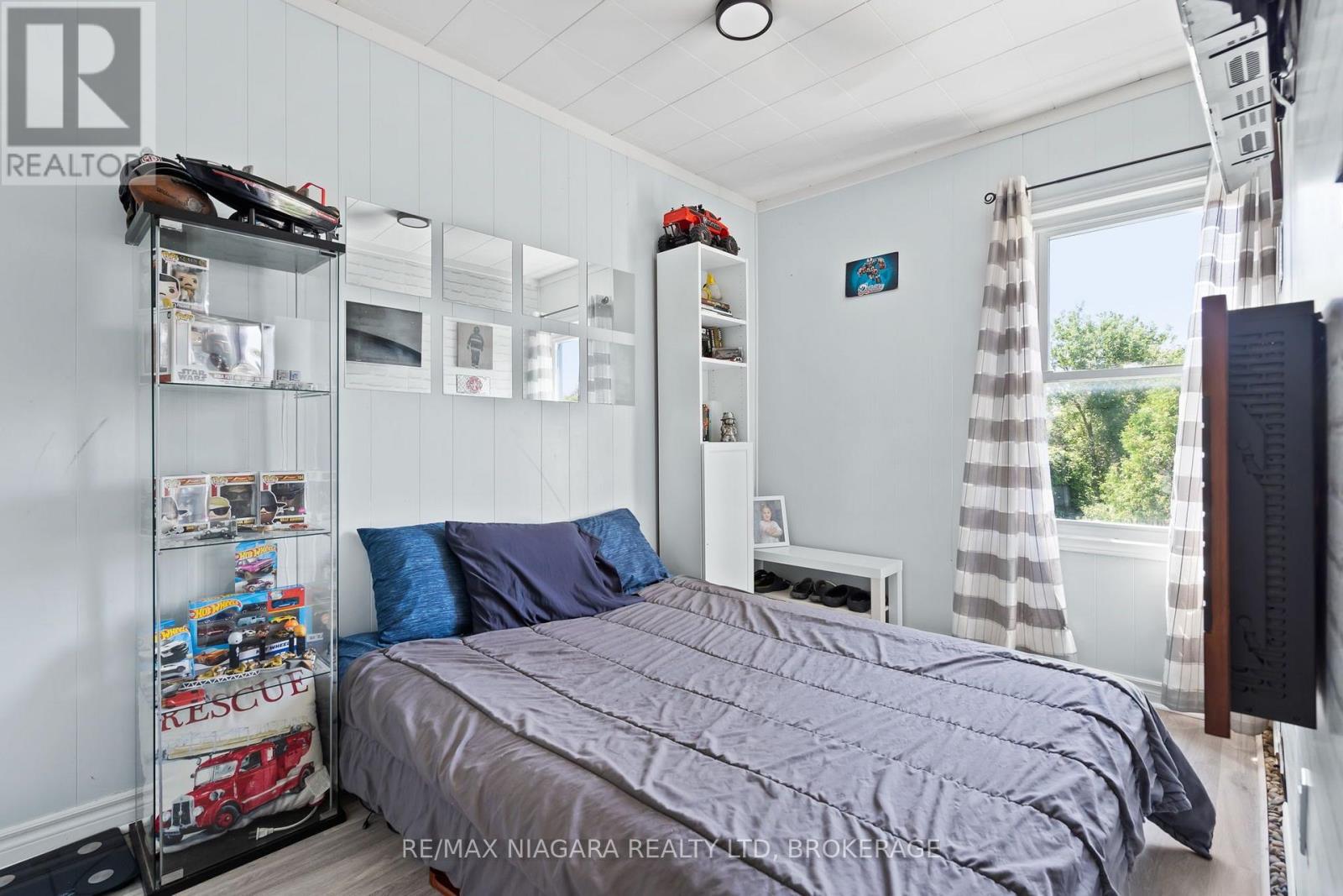 63 HODGKINS AVENUE - 14