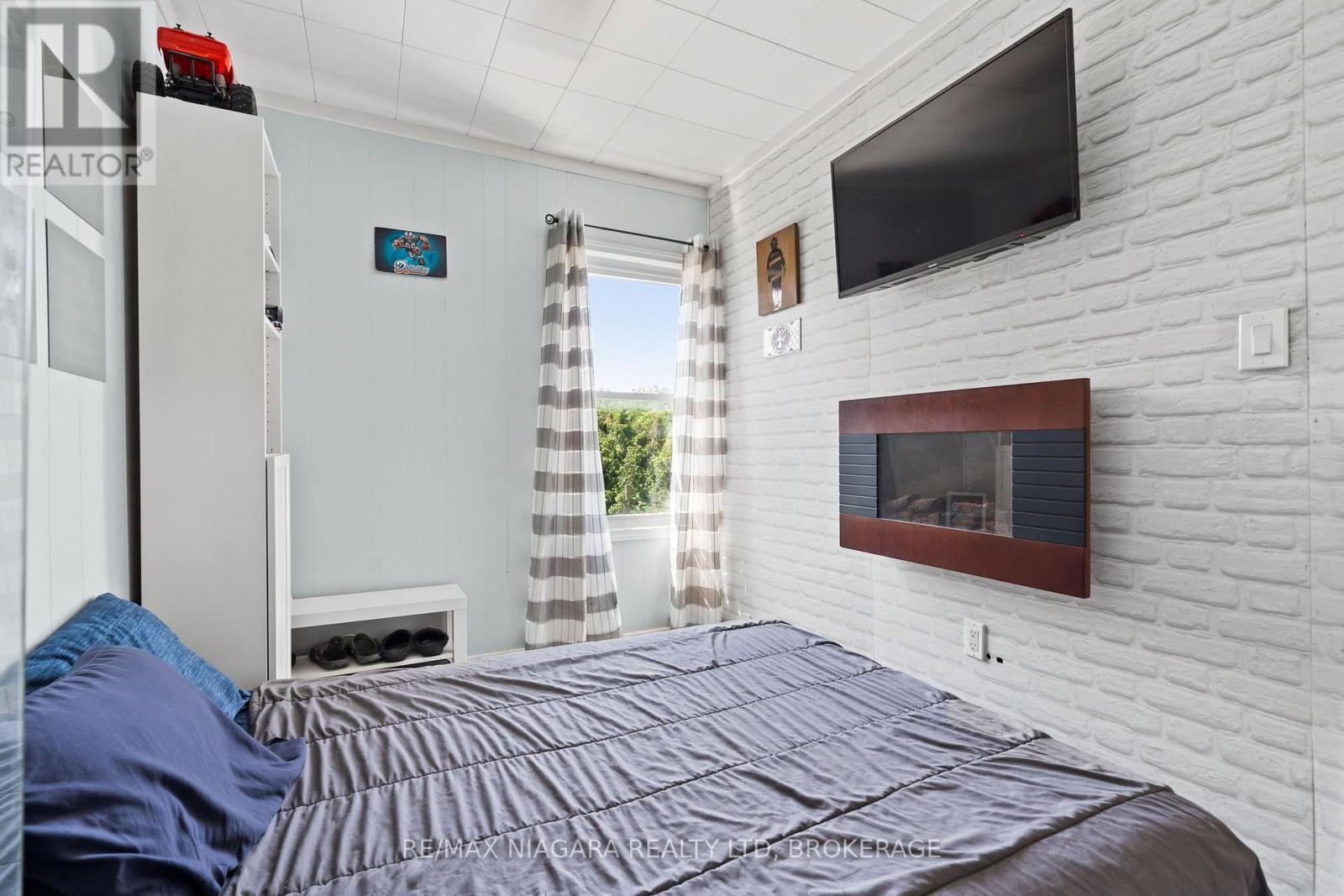 63 HODGKINS AVENUE - 15