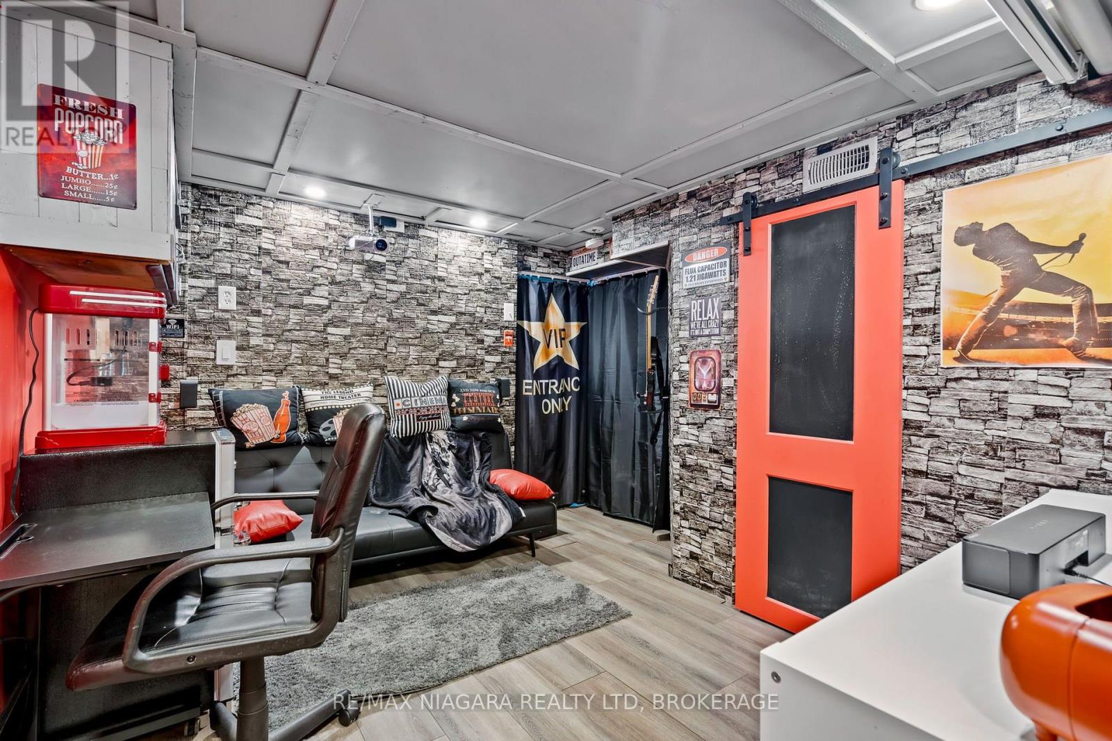 63 HODGKINS AVENUE - 19