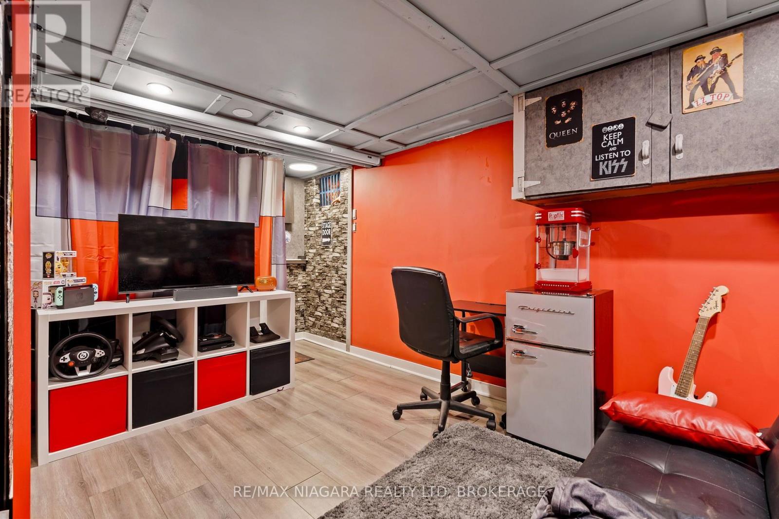 63 HODGKINS AVENUE - 20