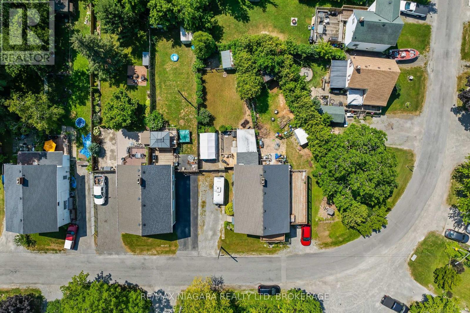 63 HODGKINS AVENUE - 35