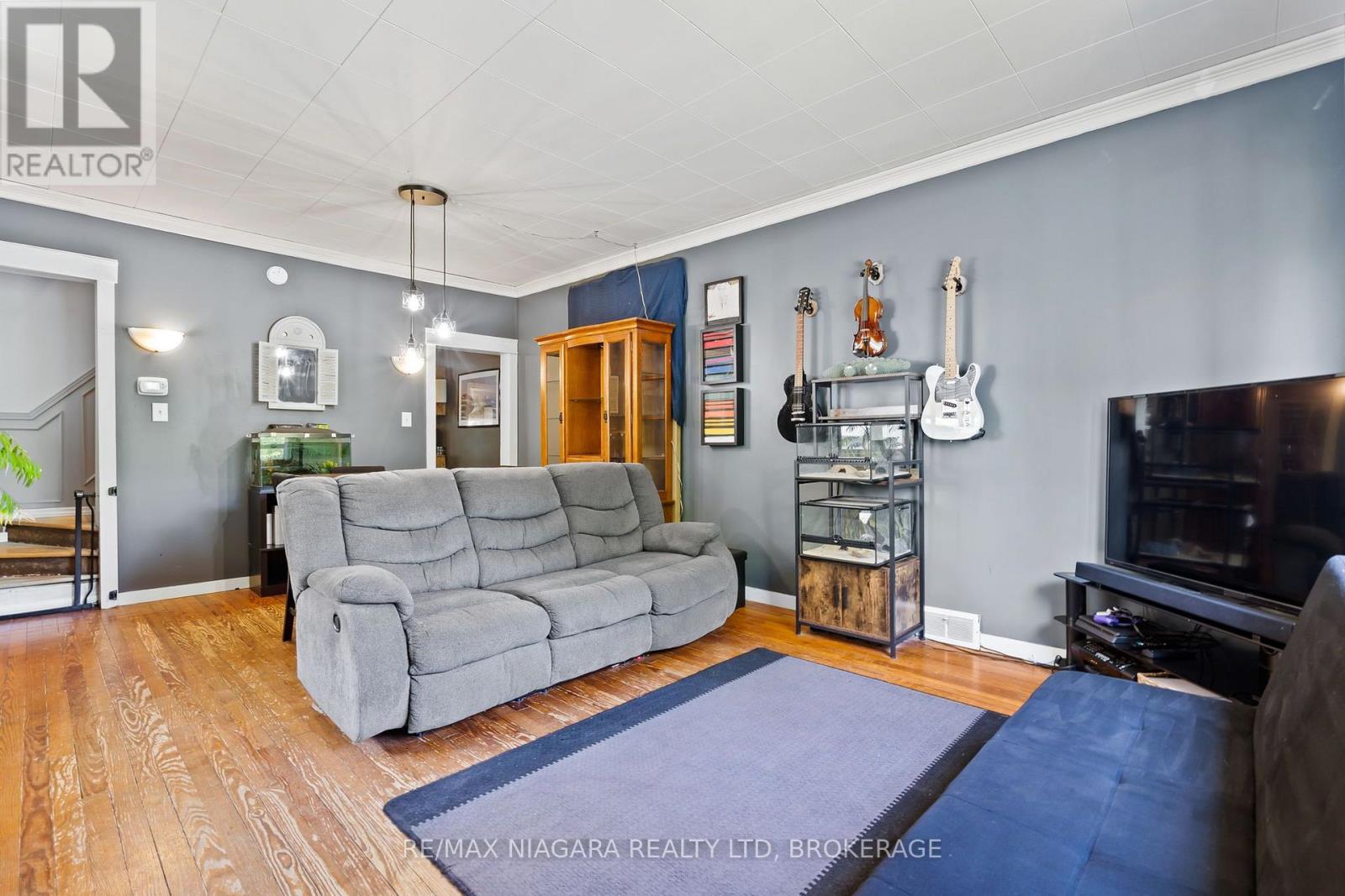 63 HODGKINS AVENUE - 7