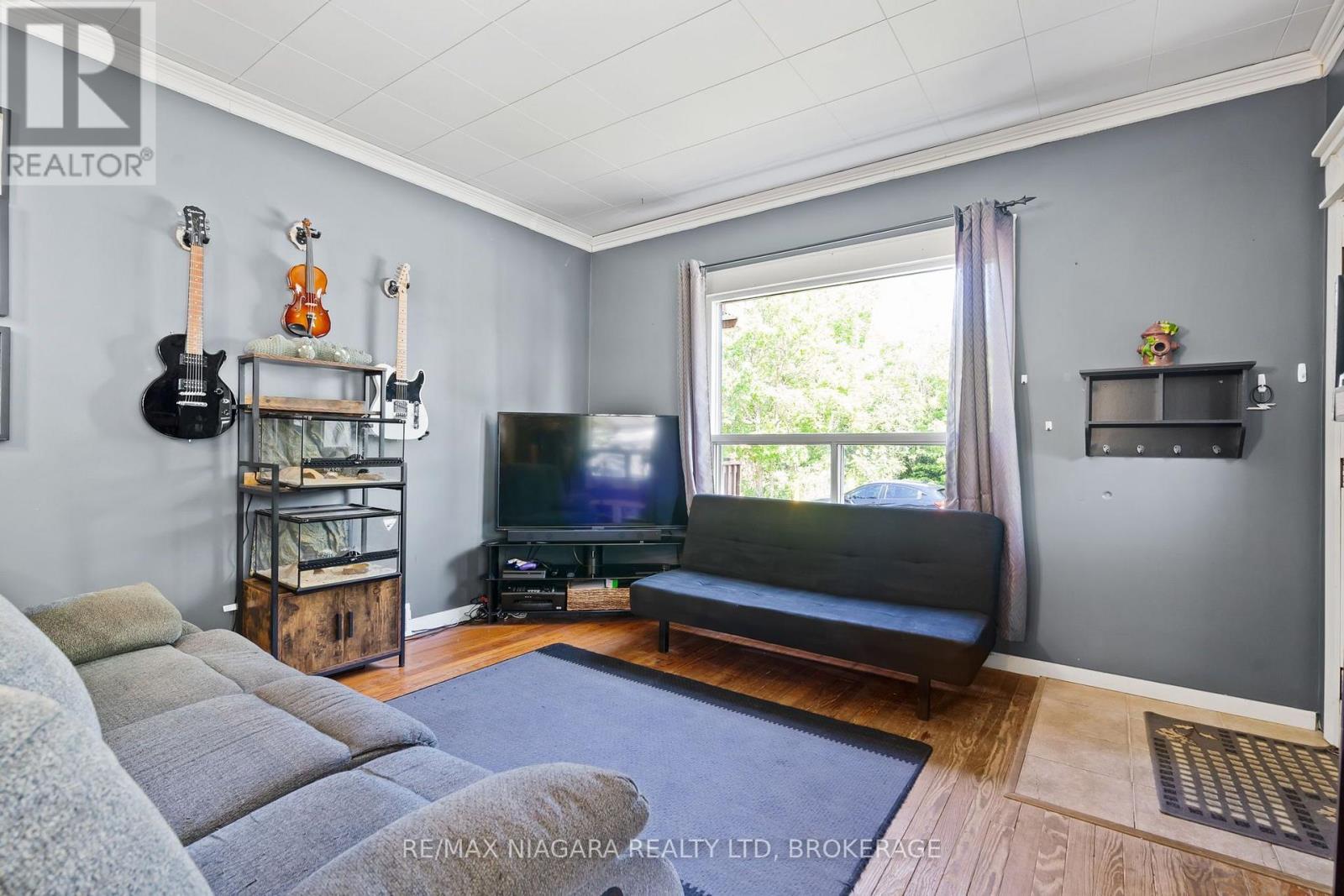 63 HODGKINS AVENUE - 8