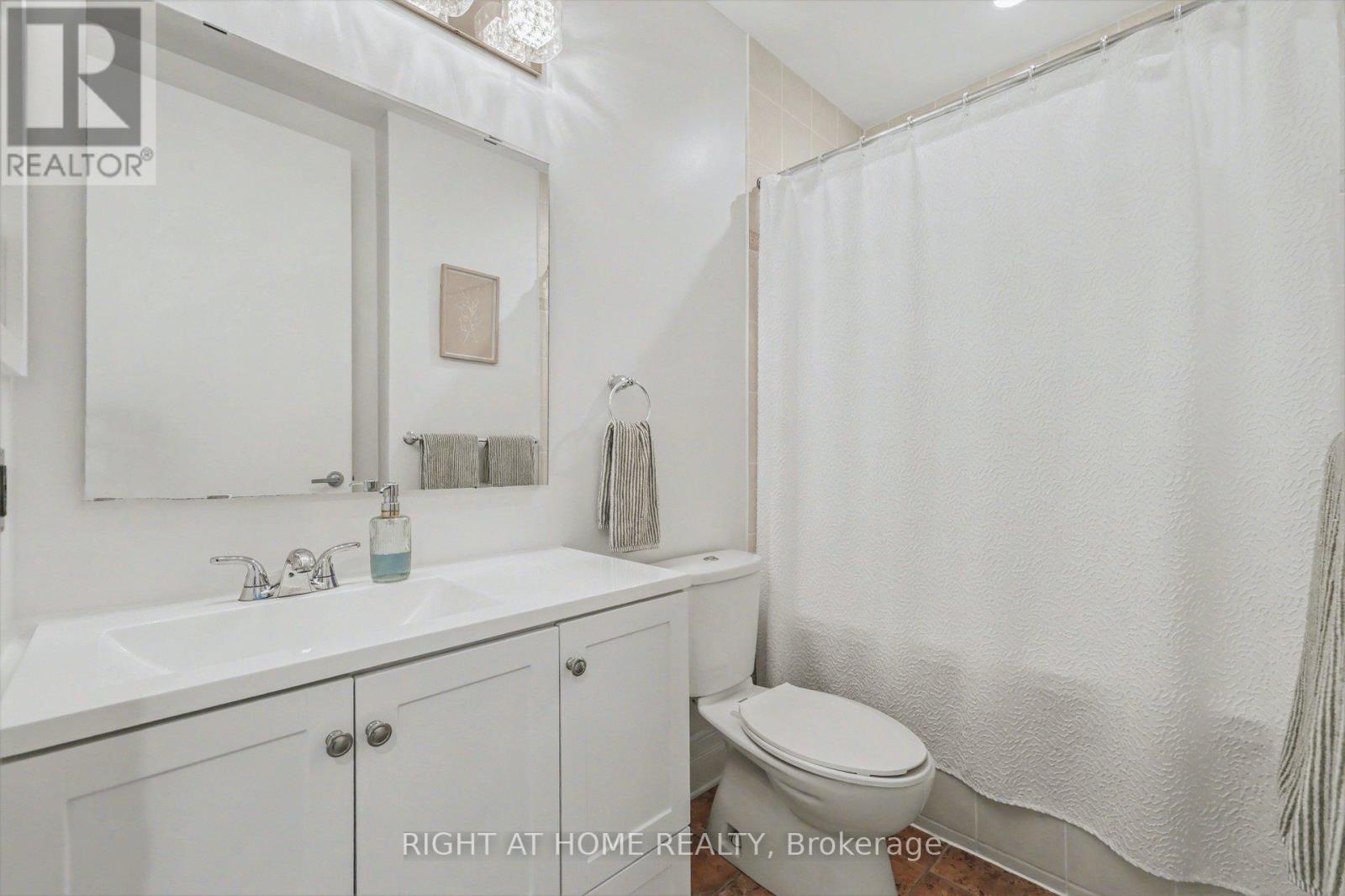 #810 330 LORETTA AVENUE S - 22