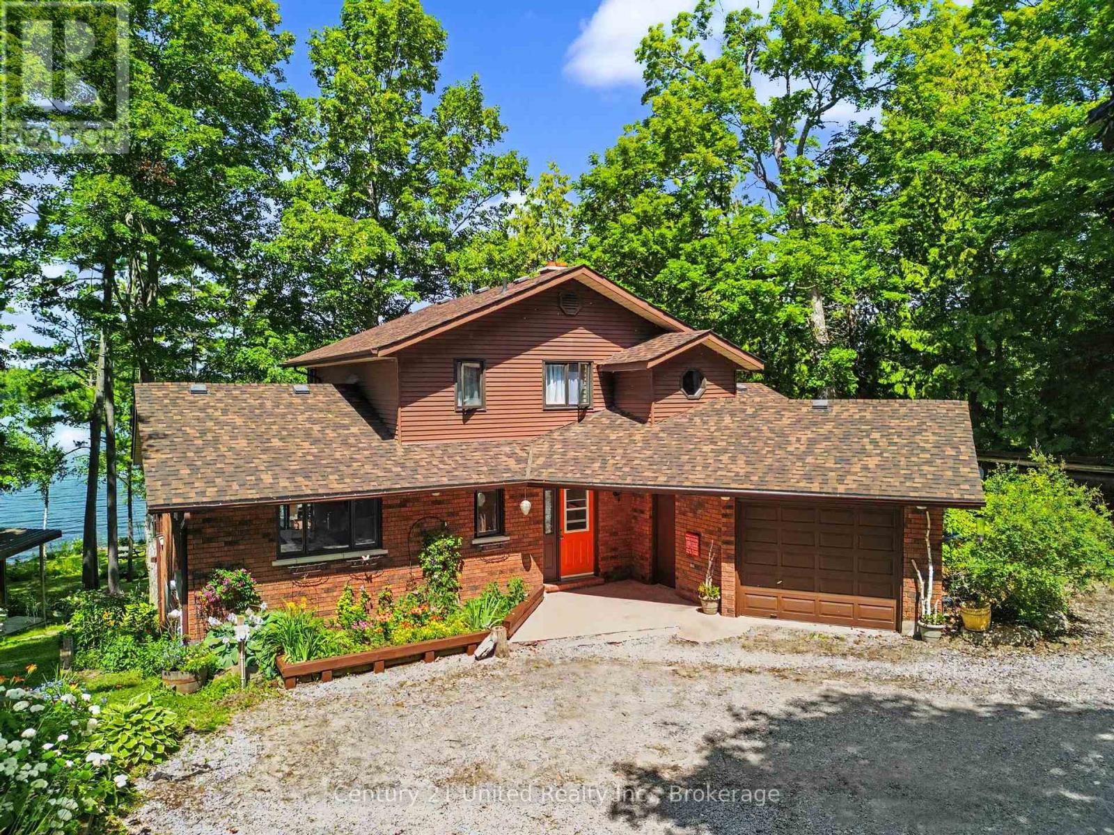 113 SUGARBUSH CRESCENT - 1