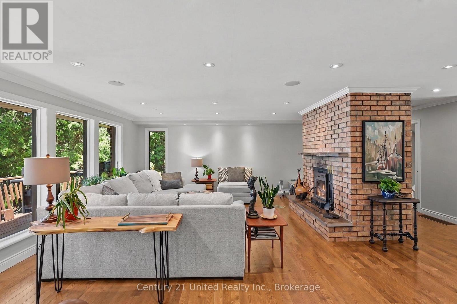 113 SUGARBUSH CRESCENT - 12