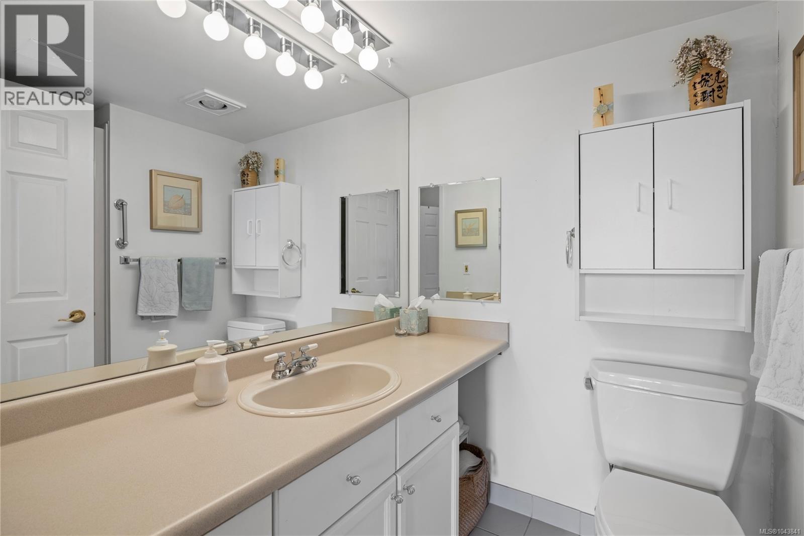 #403 220 Townsite Rd - 22