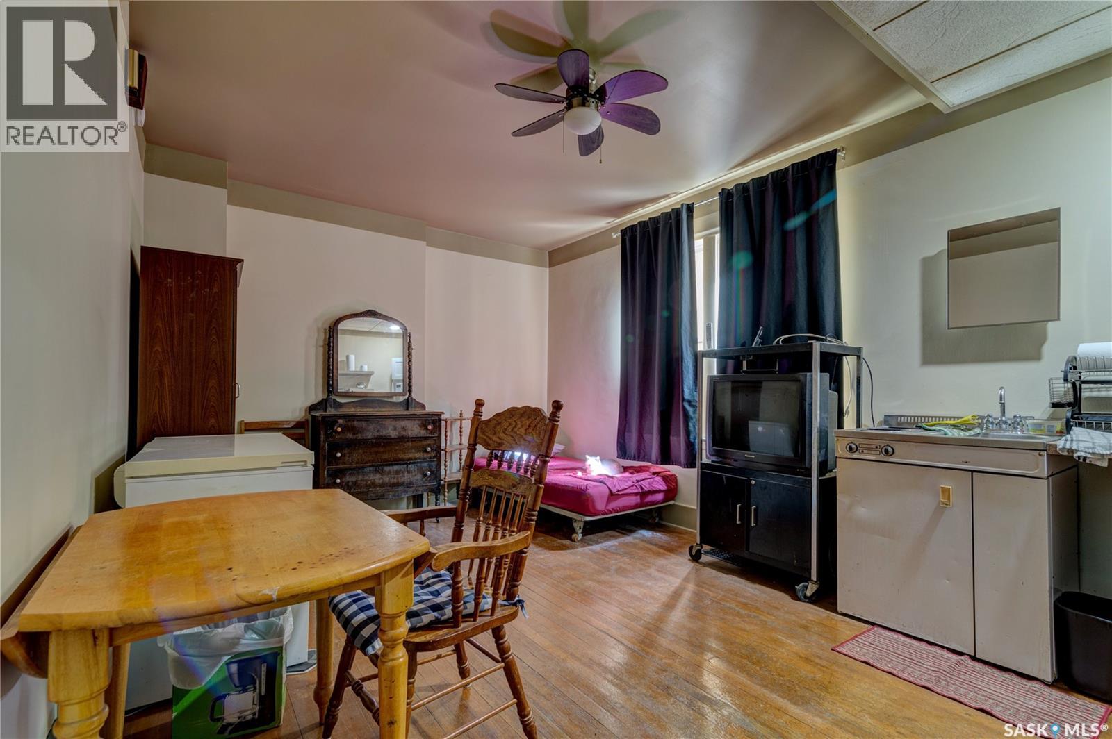 1713 St John STREET - 6