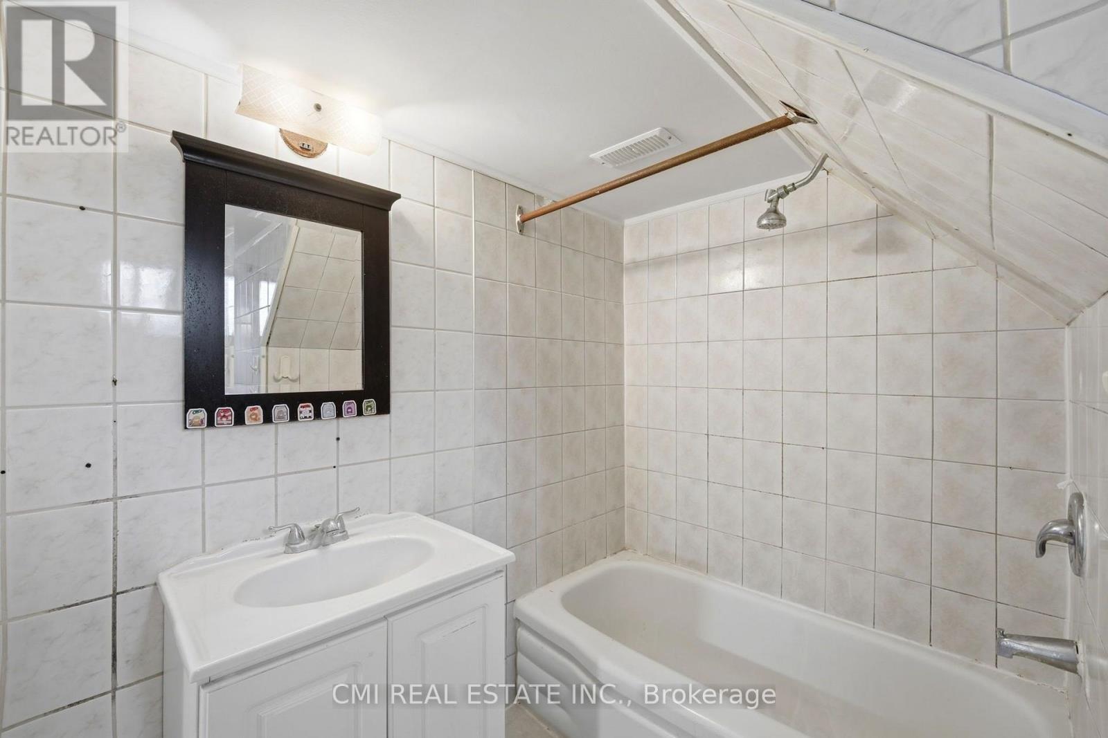 106 FLORA DRIVE - Image 25
