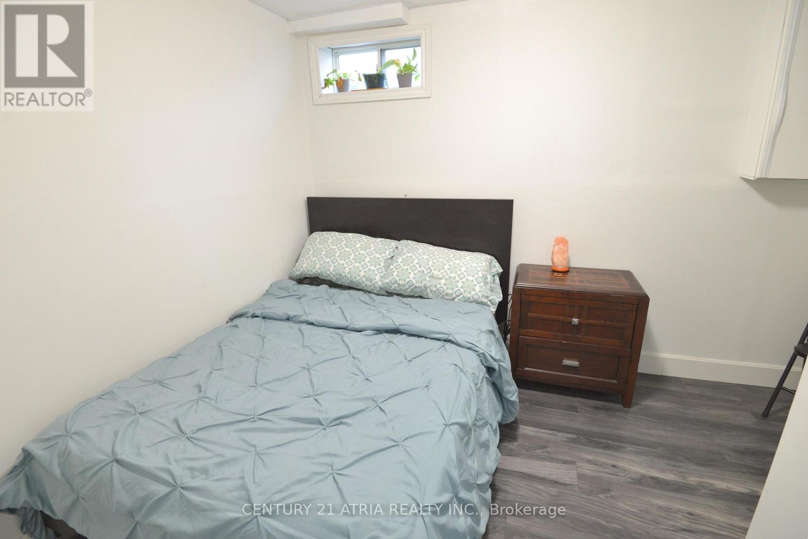 31 CARNELLY CRESCENT - 29
