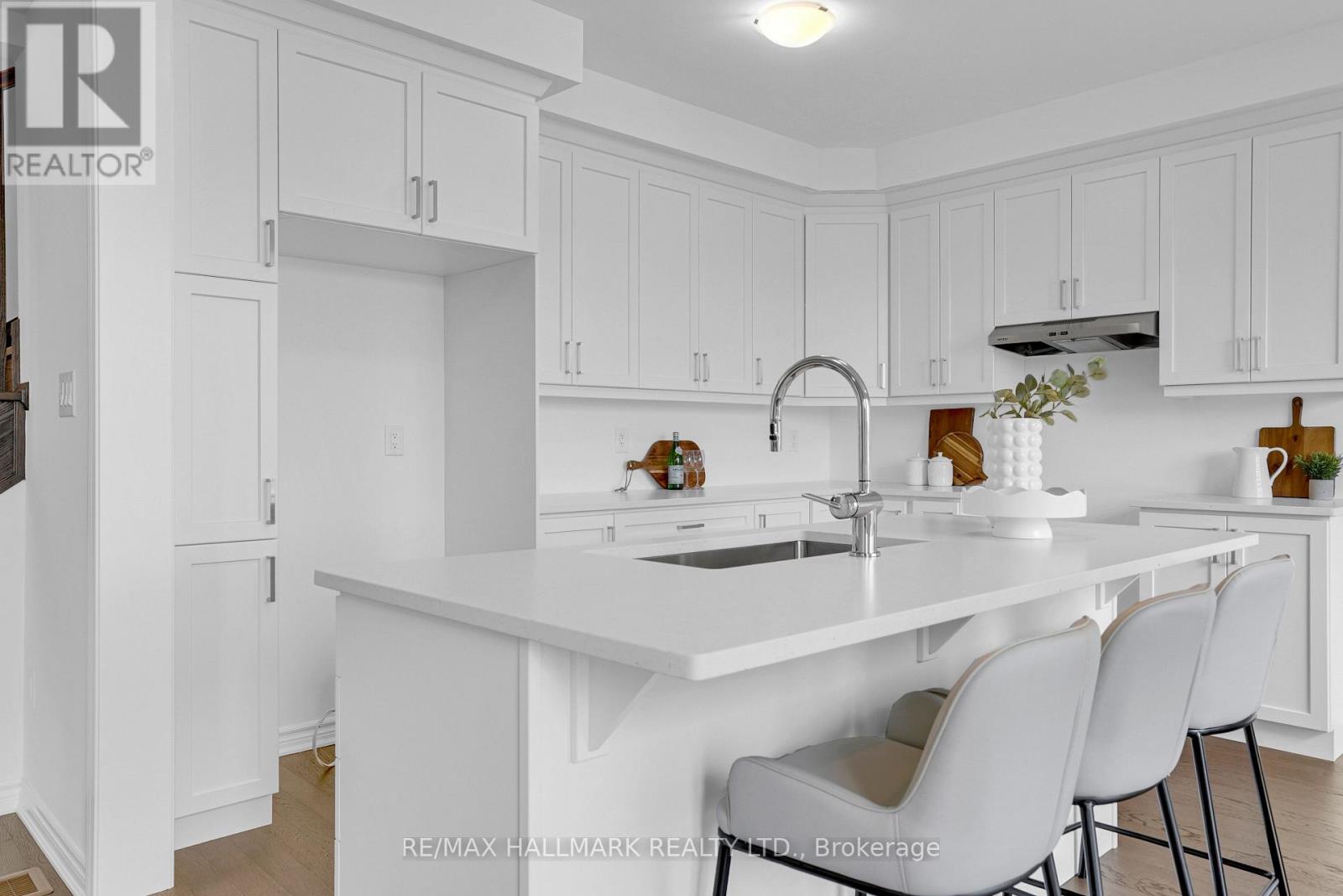 539 MIKA STREET - 14