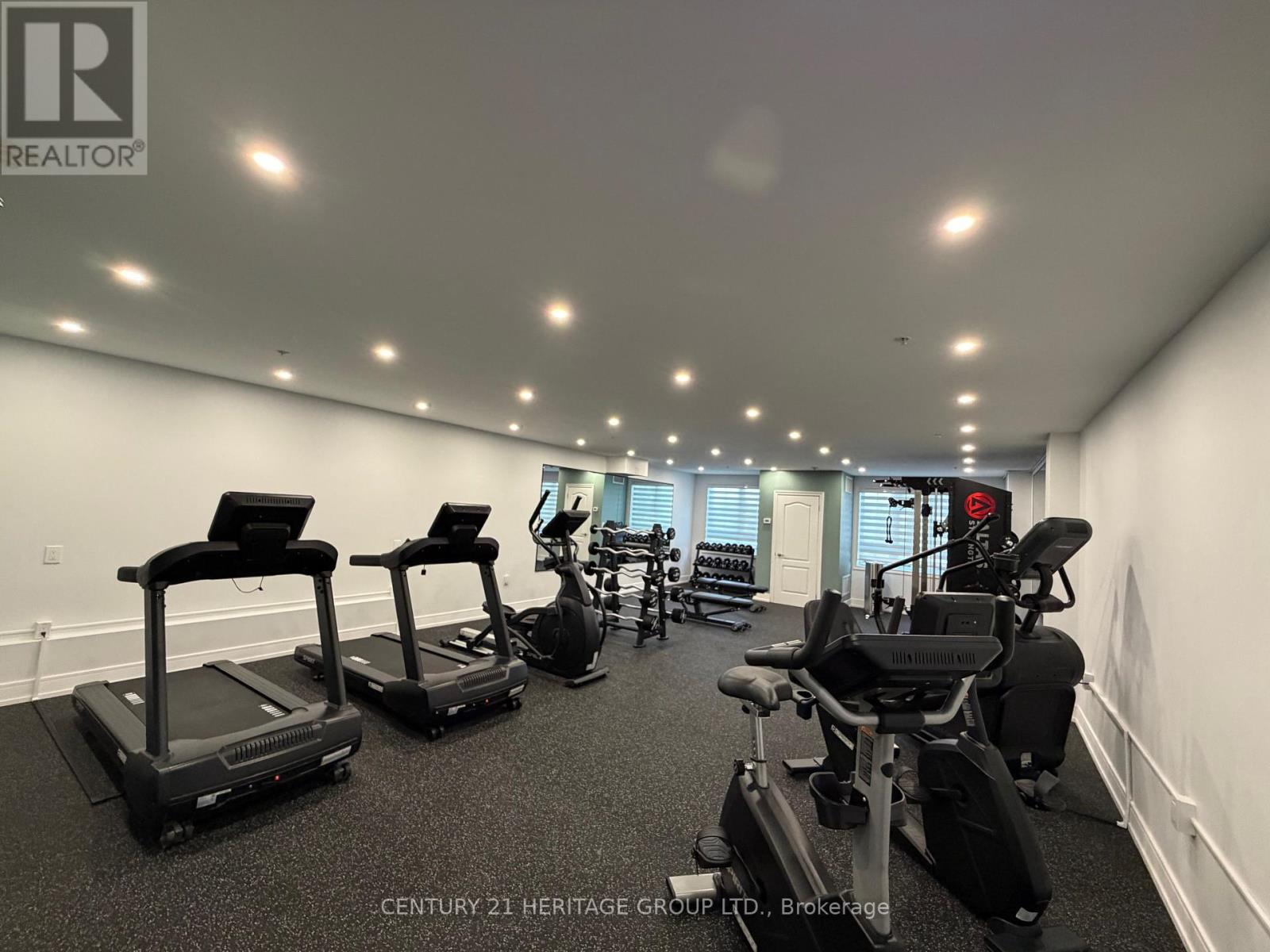 #214 112 SIMCOE ROAD - 33