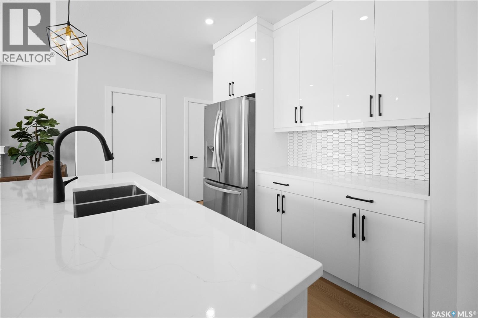 243 Leskiw LANE - 11
