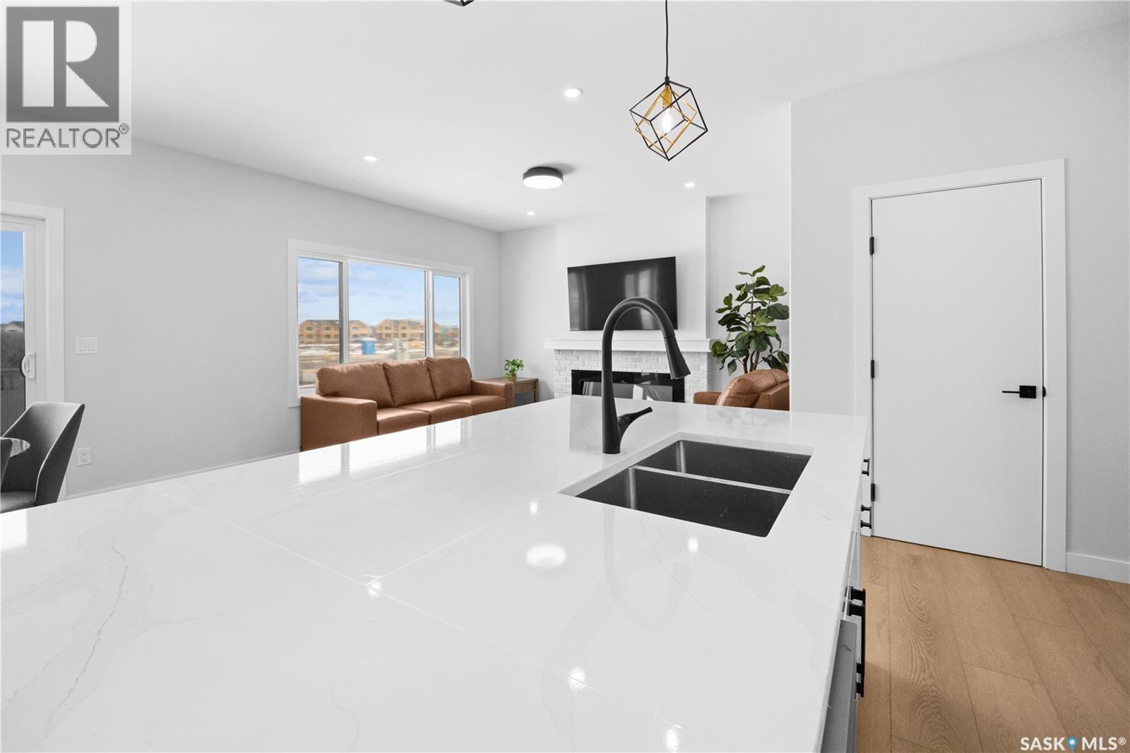 243 Leskiw LANE - 12