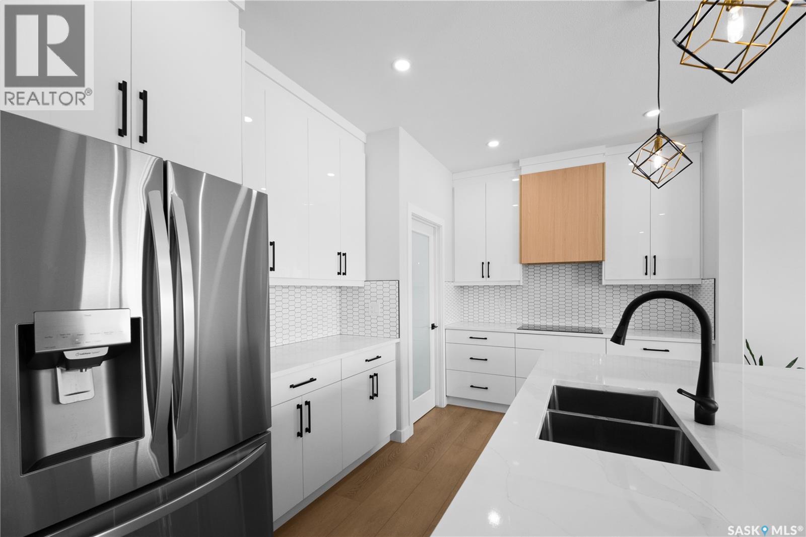 243 Leskiw LANE - 8