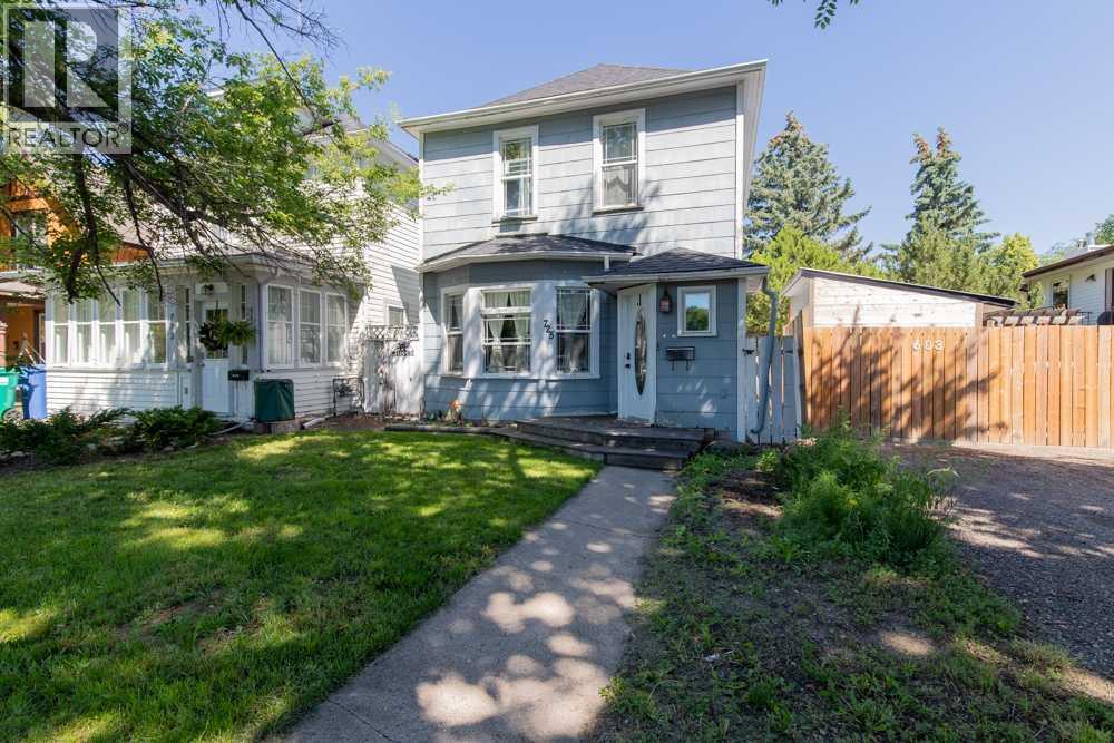 725 6 Street S - 4