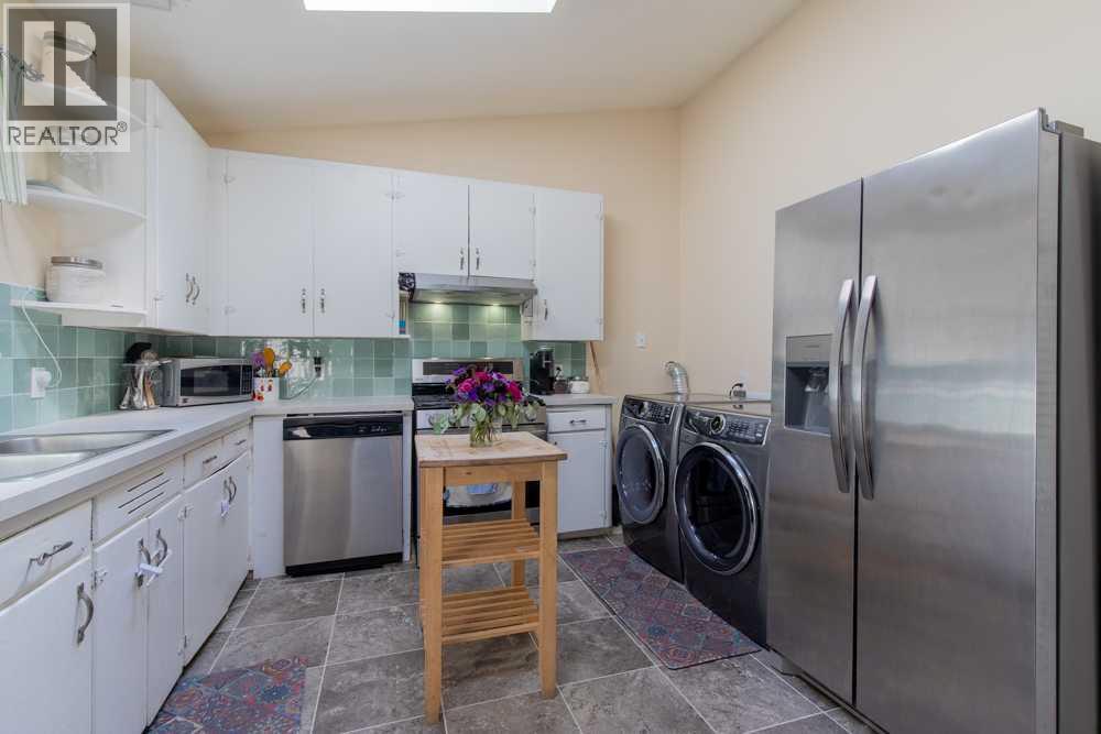 725 6 Street S - 17