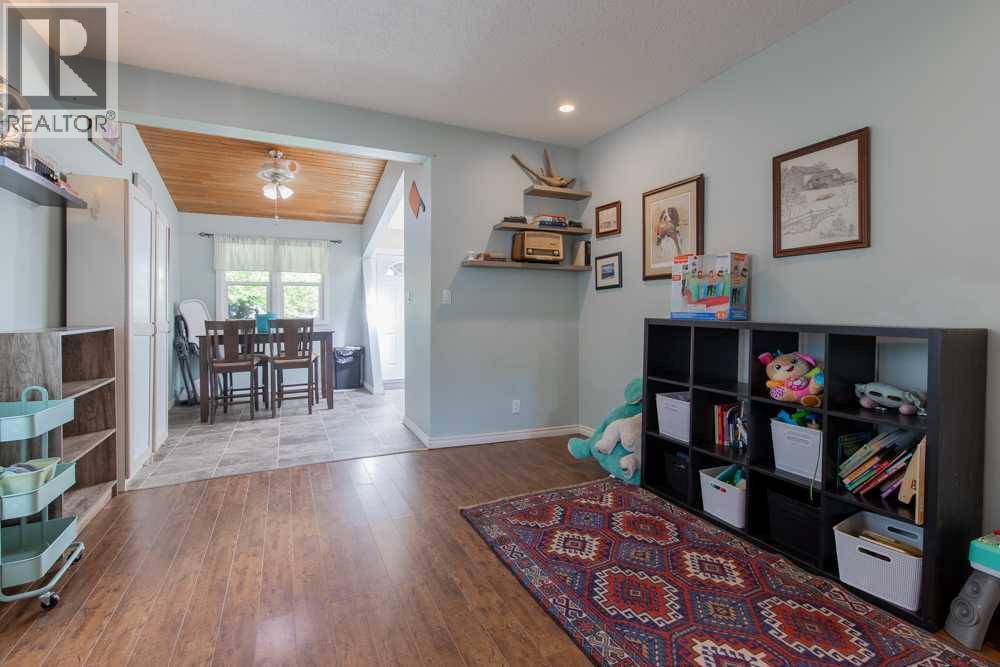 725 6 Street S - 12