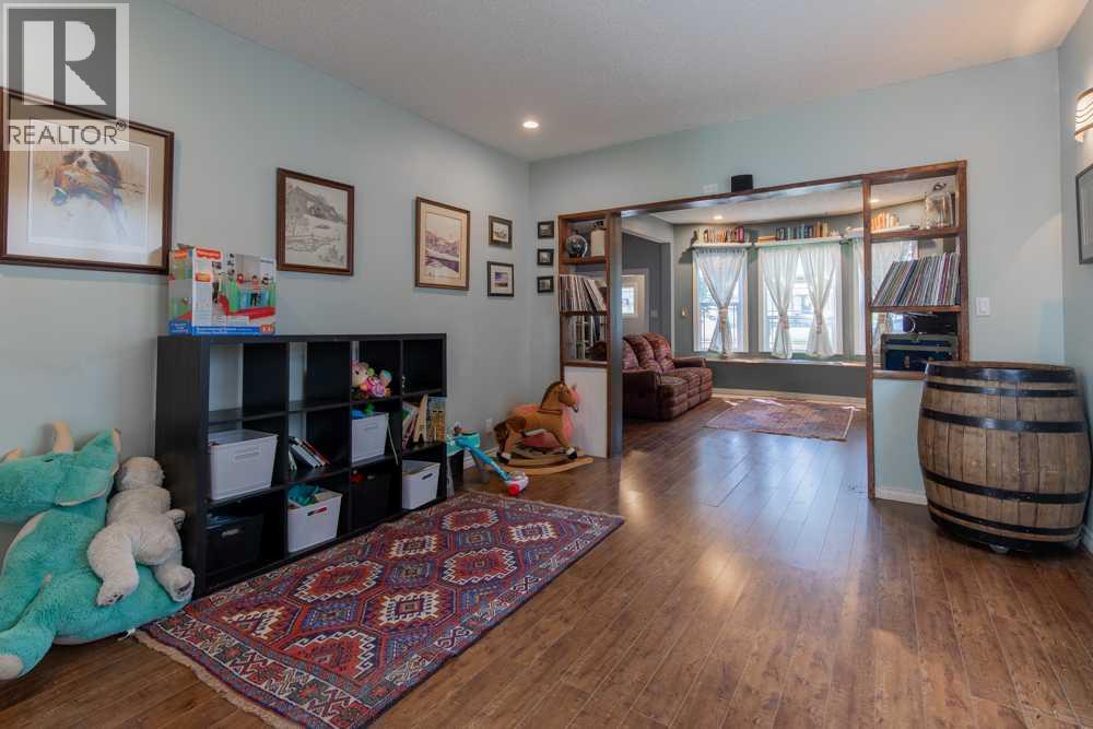 725 6 Street S - 13