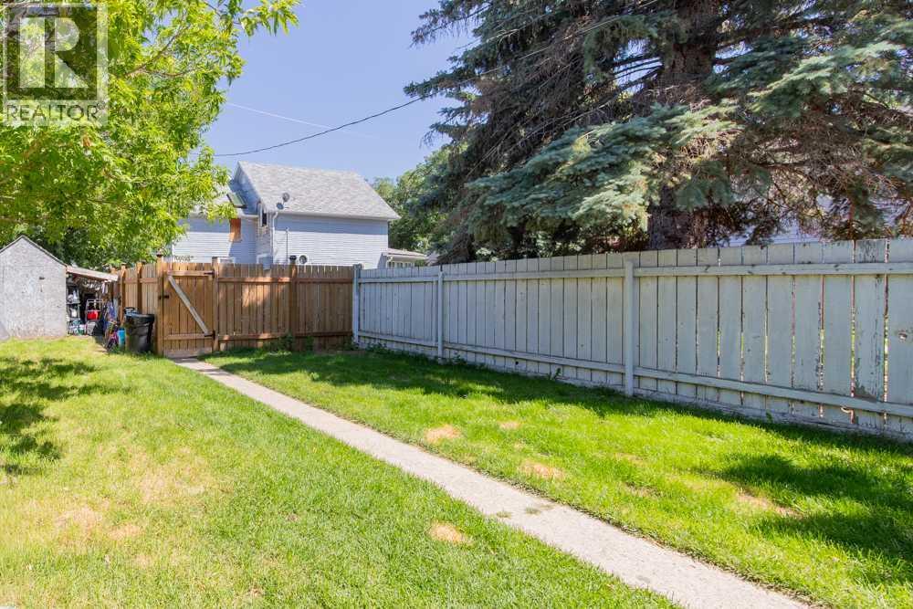 725 6 Street S - 39