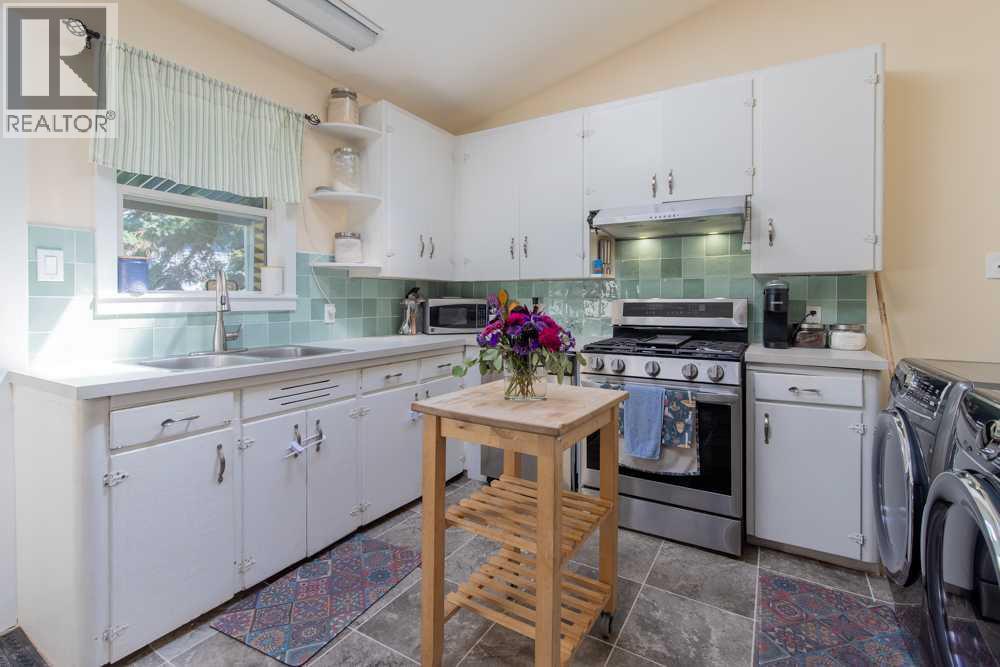 725 6 Street S - 18