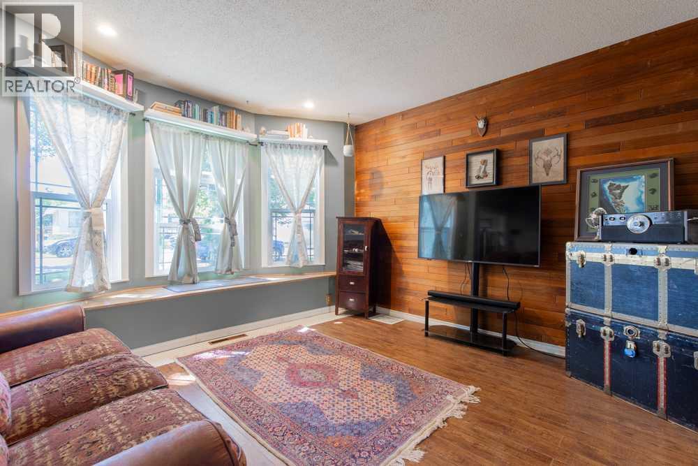 725 6 Street S - 7