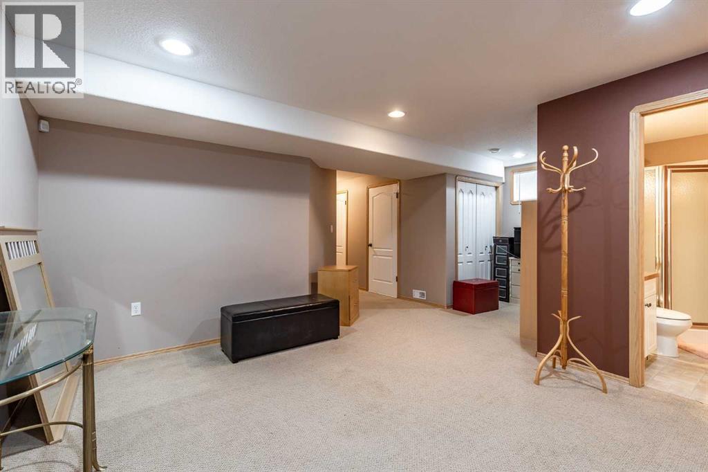 37 Northlands Crescent NE - 30