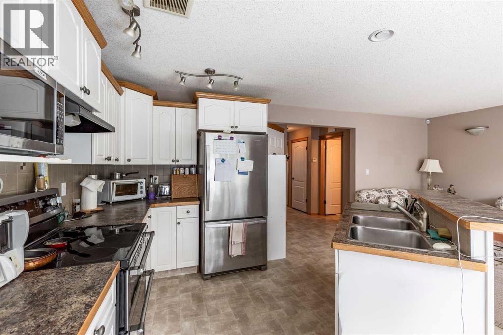 37 Northlands Crescent NE - 12