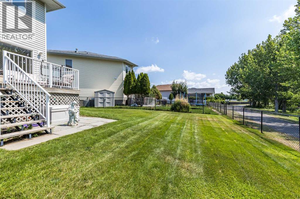 37 Northlands Crescent NE - 40
