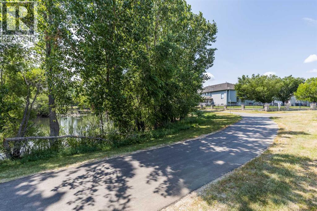 37 Northlands Crescent NE - 42