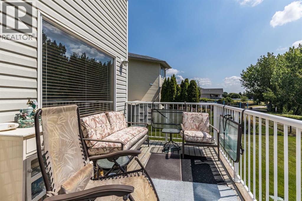 37 Northlands Crescent NE - 36