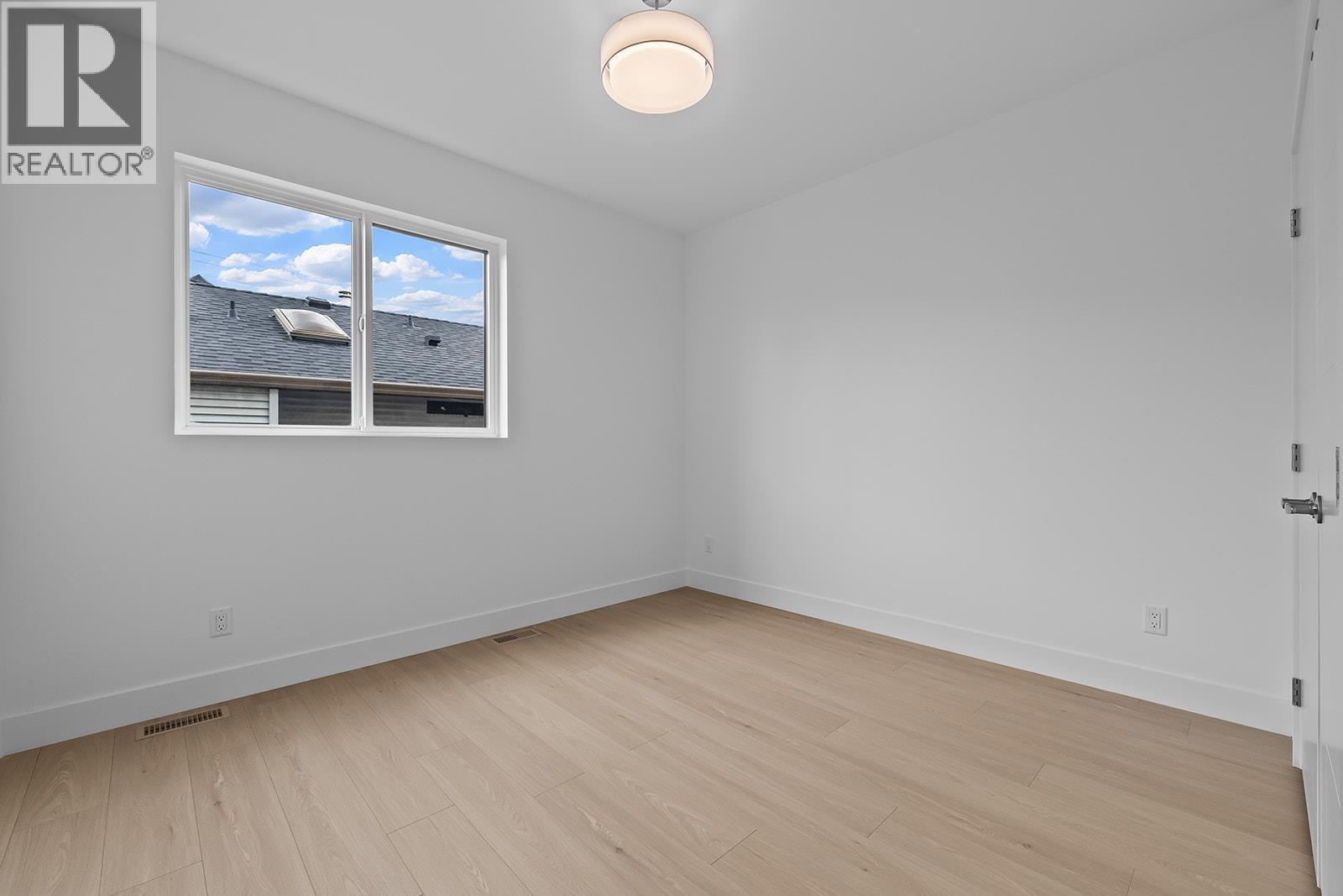 #3 662 Birch Avenue - Image 32