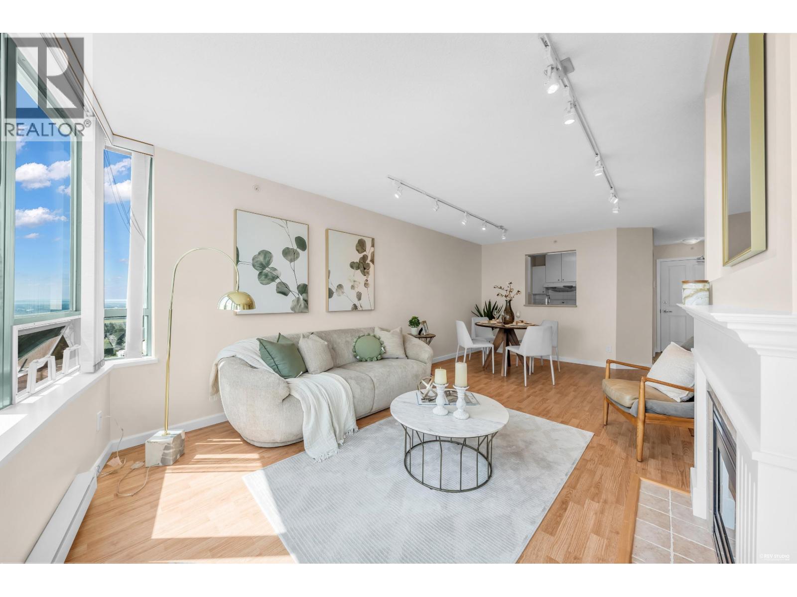 2 Bed, 2 Bath House for Sale in Burnaby – 1702 6611 SOUTHOAKS CRESCENT, Burnaby – MLS# R3148443 - Image 5